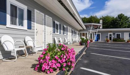 The Saco Motel - image 14