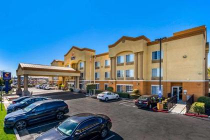 Comfort Inn & Suites Sacramento – University Area - image 1