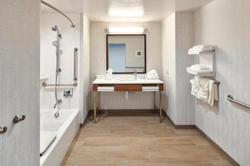 Hampton Inn & Suites Sacramento at CSUS - image 3