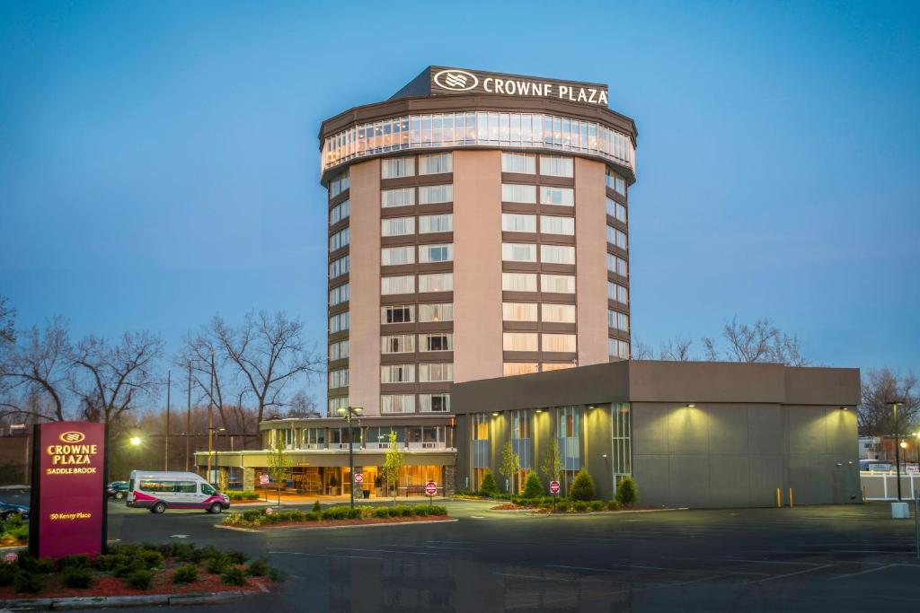 Crowne Plaza Saddle Brook an IHG Hotel - main image