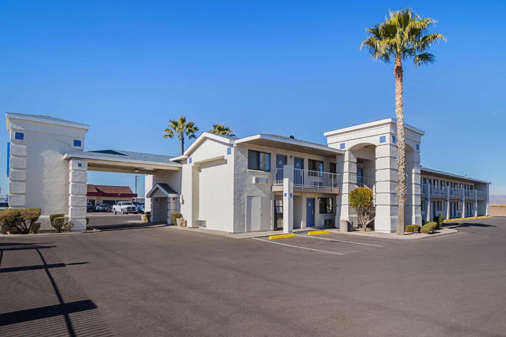 Motel 6-Safford AZ - image 4