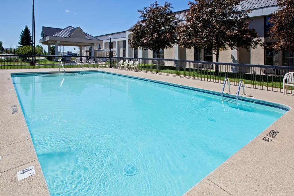 Country Inn & Suites by Radisson Saginaw MI - main image