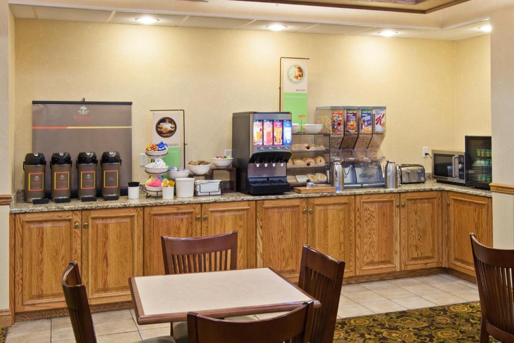 Country Inn & Suites by Radisson Saginaw MI - image 3