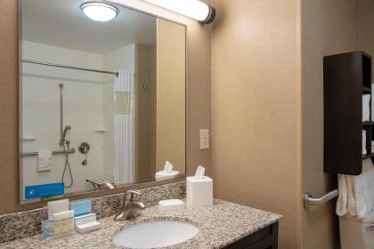 Hampton Inn & Suites Saginaw - image 2