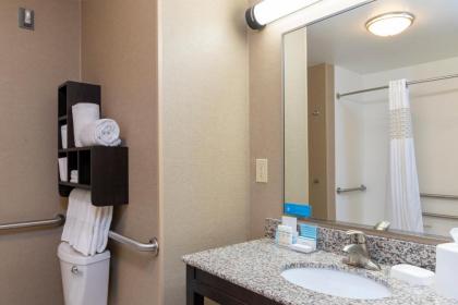 Hampton Inn & Suites Saginaw - image 9