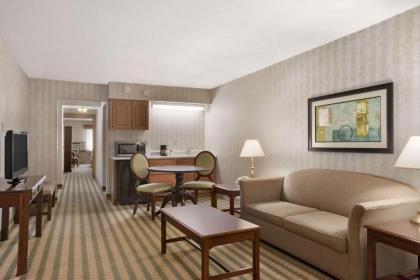 Ramada by Wyndham Saginaw Hotel & Suites - image 7