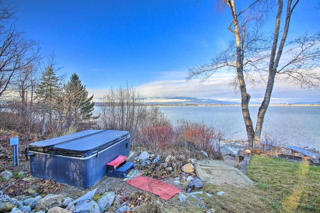 Lakefront Home with Dock and Hot Tub Near Schweitzer! - image 2