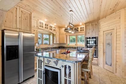 Antler Cove Log Home - image 12