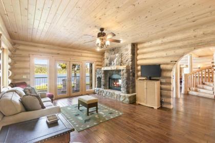 Antler Cove Log Home - image 13