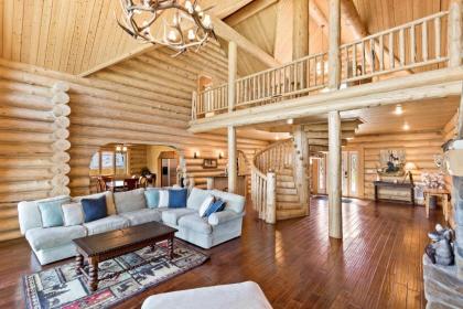 Antler Cove Log Home - image 2