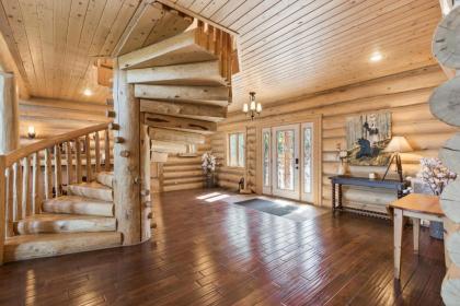 Antler Cove Log Home - image 3