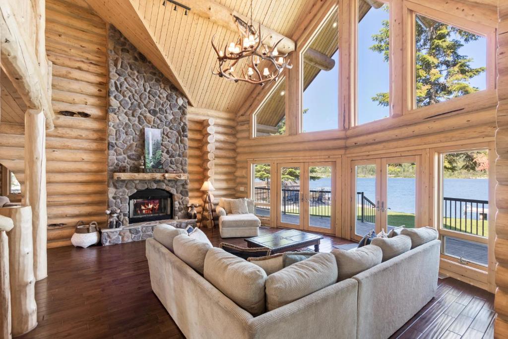 Antler Cove Log Home - image 6