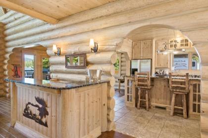 Antler Cove Log Home - image 8