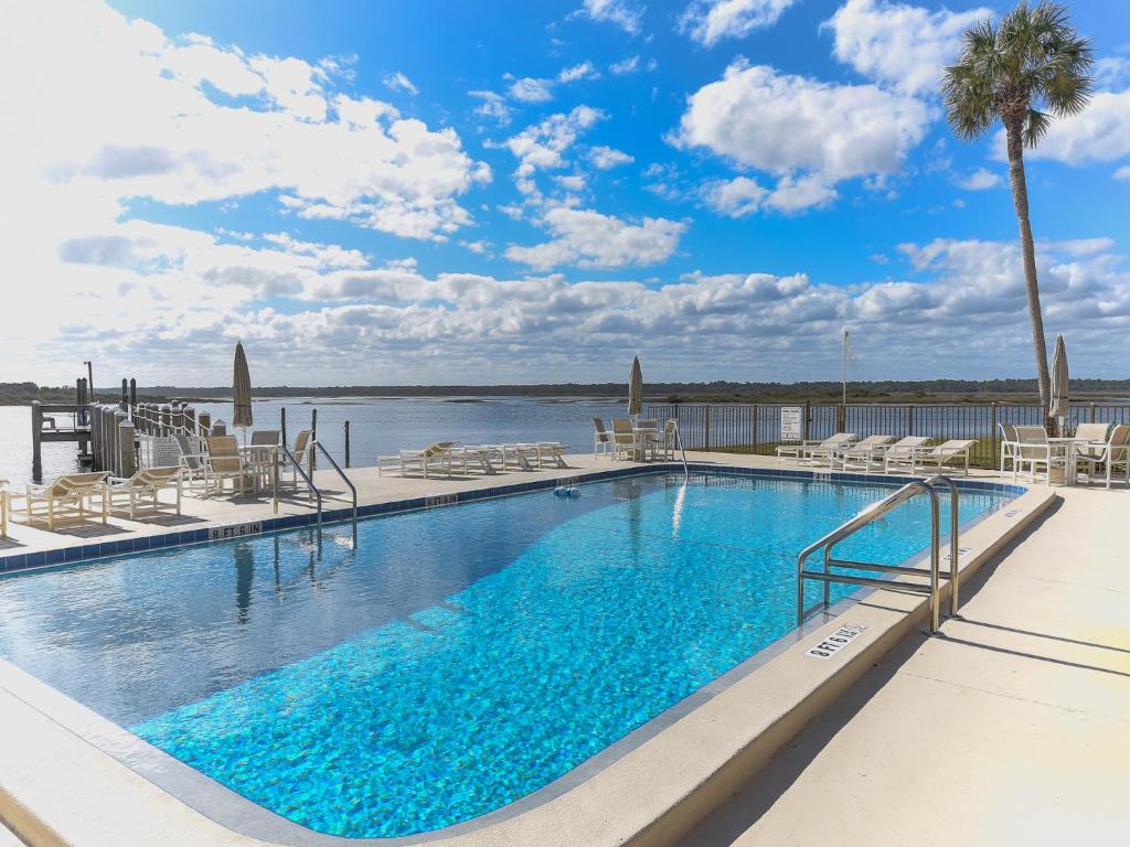 Point Matanzas D3 2 Bedrooms Pool Access Boat Dock Sleeps 4 - main image