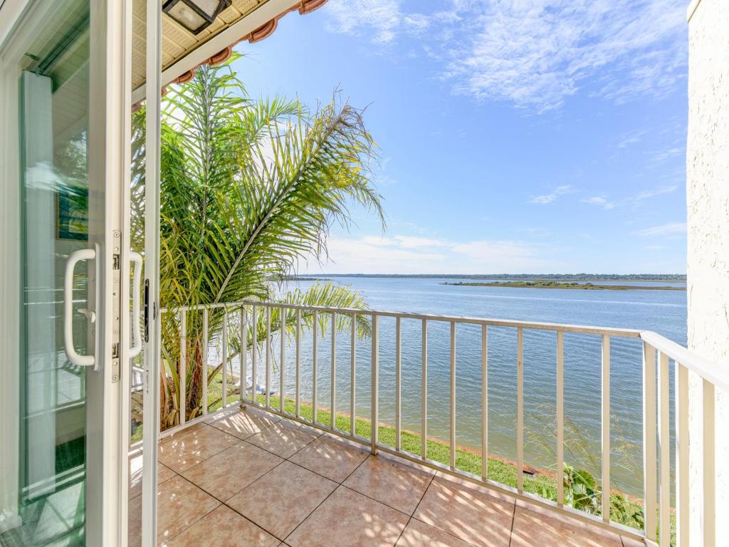 Point Matanzas D3 2 Bedrooms Pool Access Boat Dock Sleeps 4 - image 2