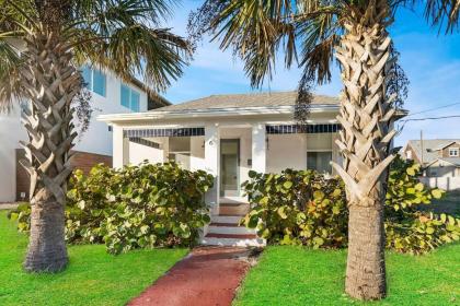 Beach Cottage! 100 Steps to the Sand Pets OK Private Deck! - image 3