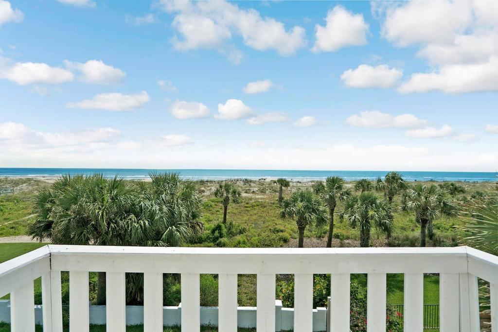 Oceanfront Dunes Cozy Beach House BBQ + Pet Friendly! - main image