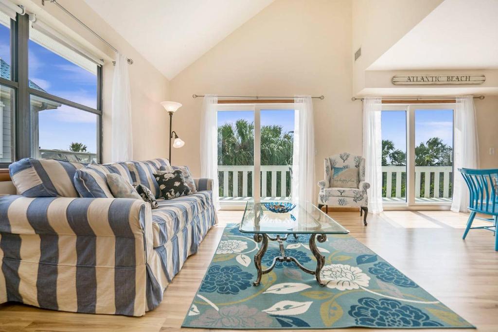 Oceanfront Dunes Cozy Beach House BBQ + Pet Friendly! - image 2