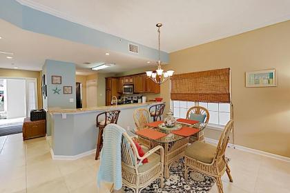 Sunny Poolside Condo with Hot Tub & Beach Access condo - image 3