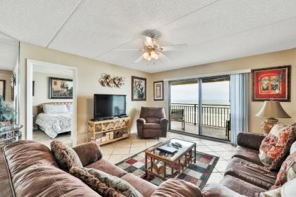 Oceanfront Windjammer Getaway - image 1