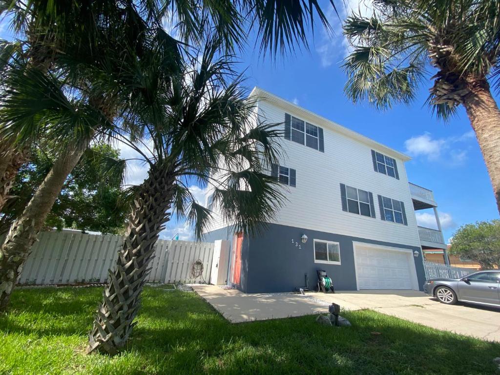 Blue Brilliance! Heated Pool Steps to the Beach Access and Boat Ramp Jungle Vibes! - image 2