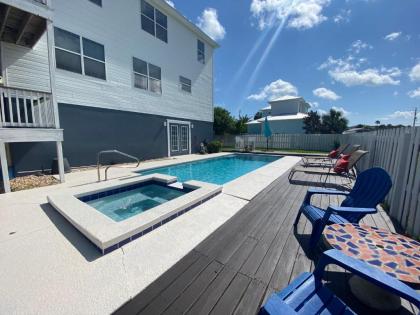 Blue Brilliance! Heated Pool Steps to the Beach Access and Boat Ramp Jungle Vibes! - image 5