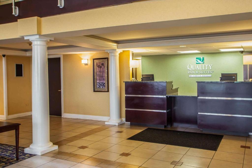 Quality Inn and Suites St Charles -West Chicago - image 3