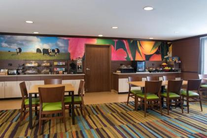 Fairfield Inn and Suites by Marriott Chicago St. Charles - image 4