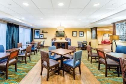 Hampton Inn St. Louis-St. Charles - image 4