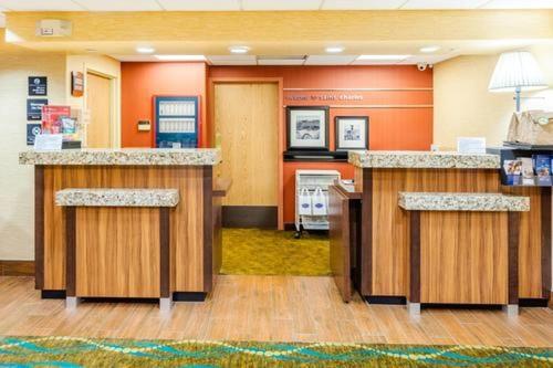 Hampton Inn St. Louis-St. Charles - image 5