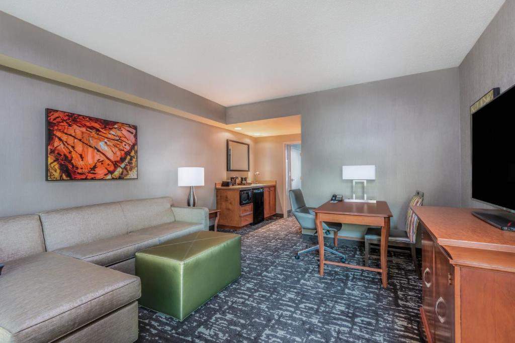 Embassy Suites St. Louis-St. Charles - image 6