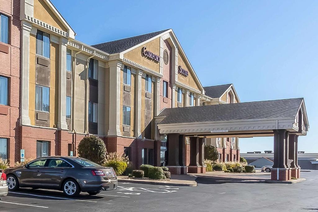 Comfort Suites St Charles-St Louis - main image