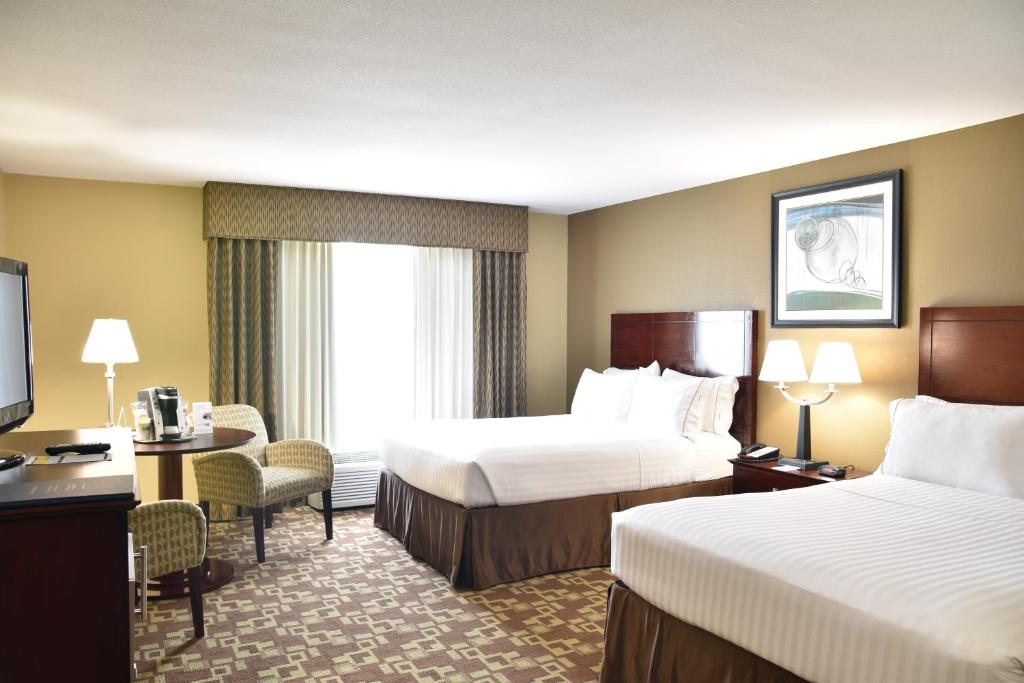 Holiday Inn Express Hotel & Suites St. Charles an IHG Hotel - image 2