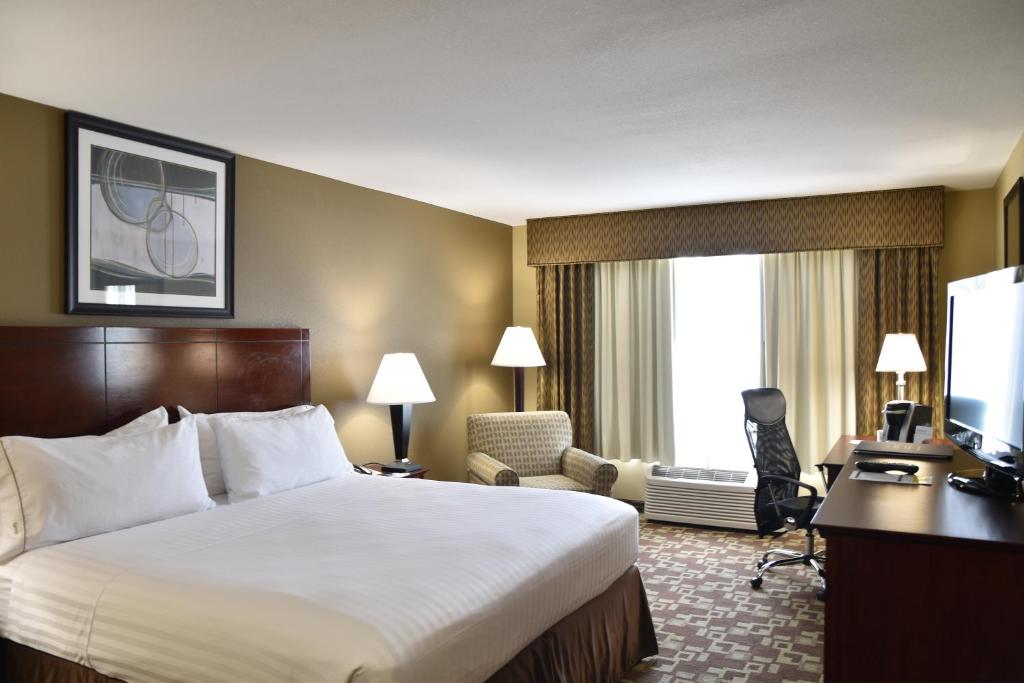 Holiday Inn Express Hotel & Suites St. Charles an IHG Hotel - image 5