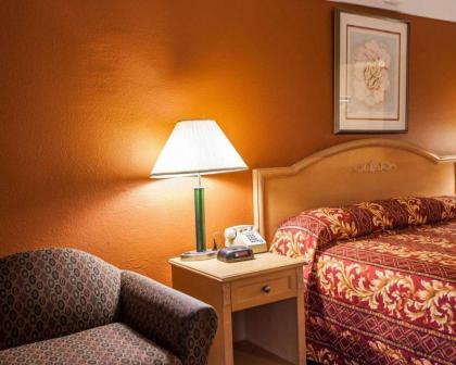 Rodeway Inn Saint Charles - image 3