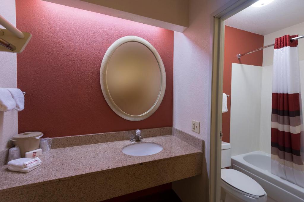 Red Roof Inn St. Clairsville - Wheeling West - image 6