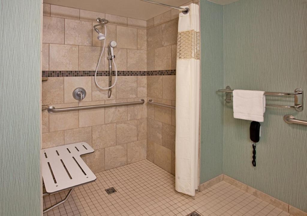 Hampton Inn and Suites St. Cloud - image 2