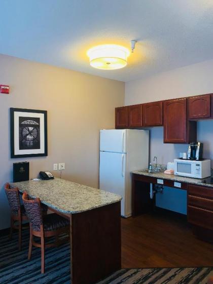 GrandStay Residential Suites Hotel - image 7