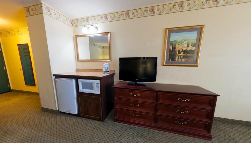 Country Inn & Suites by Radisson St. Cloud East MN - image 6