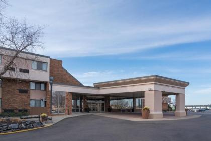 Holiday Inn Hotel And Suites St. Cloud - image 7