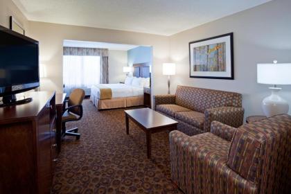 Holiday Inn Express and Suites St. Cloud an IHG Hotel - image 11