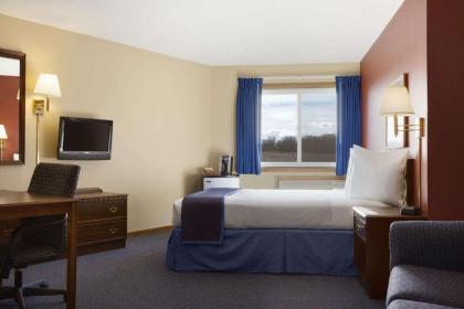 Travelodge by Wyndham Motel of St Cloud - image 7