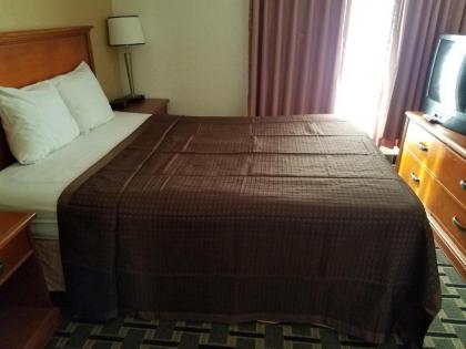 Americas Best Value Inn and Suites St. Cloud - image 11