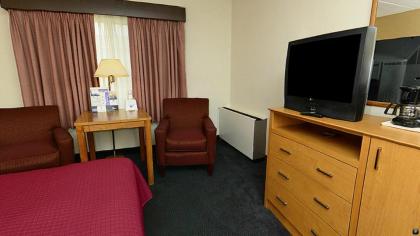 Americas Best Value Inn and Suites St. Cloud - image 2