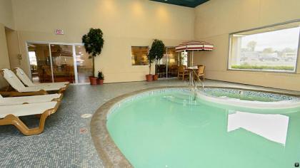 Americas Best Value Inn and Suites St. Cloud - image 8