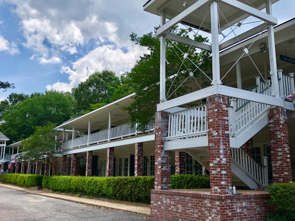 The Lodge at The Bluffs - main image