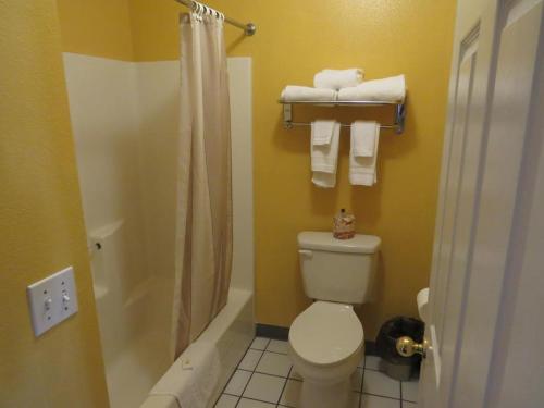 America's Best Inn & Suites Saint George - image 3