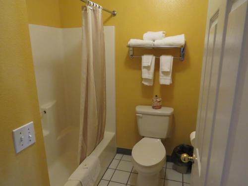 America's Best Inn & Suites Saint George - image 5