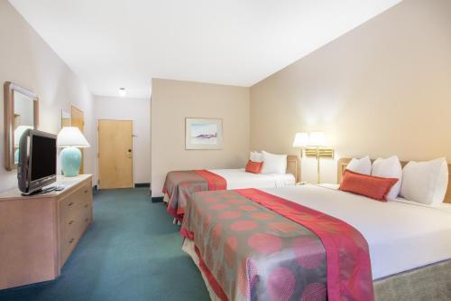 Ramada by Wyndham St George - image 3