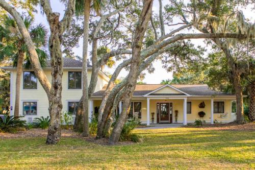 290 Tarpon Blvd - Four Bedroom House - main image